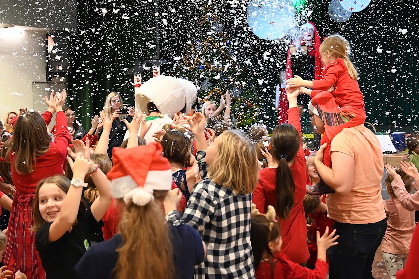 Mikołaj dotarł do dzieci w Domu Kultury 