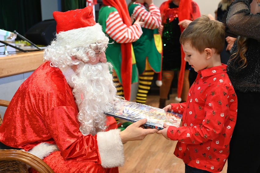 Mikołaj dotarł do dzieci w Domu Kultury 