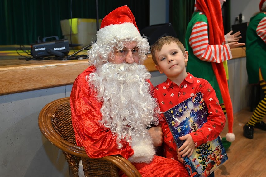 Mikołaj dotarł do dzieci w Domu Kultury 