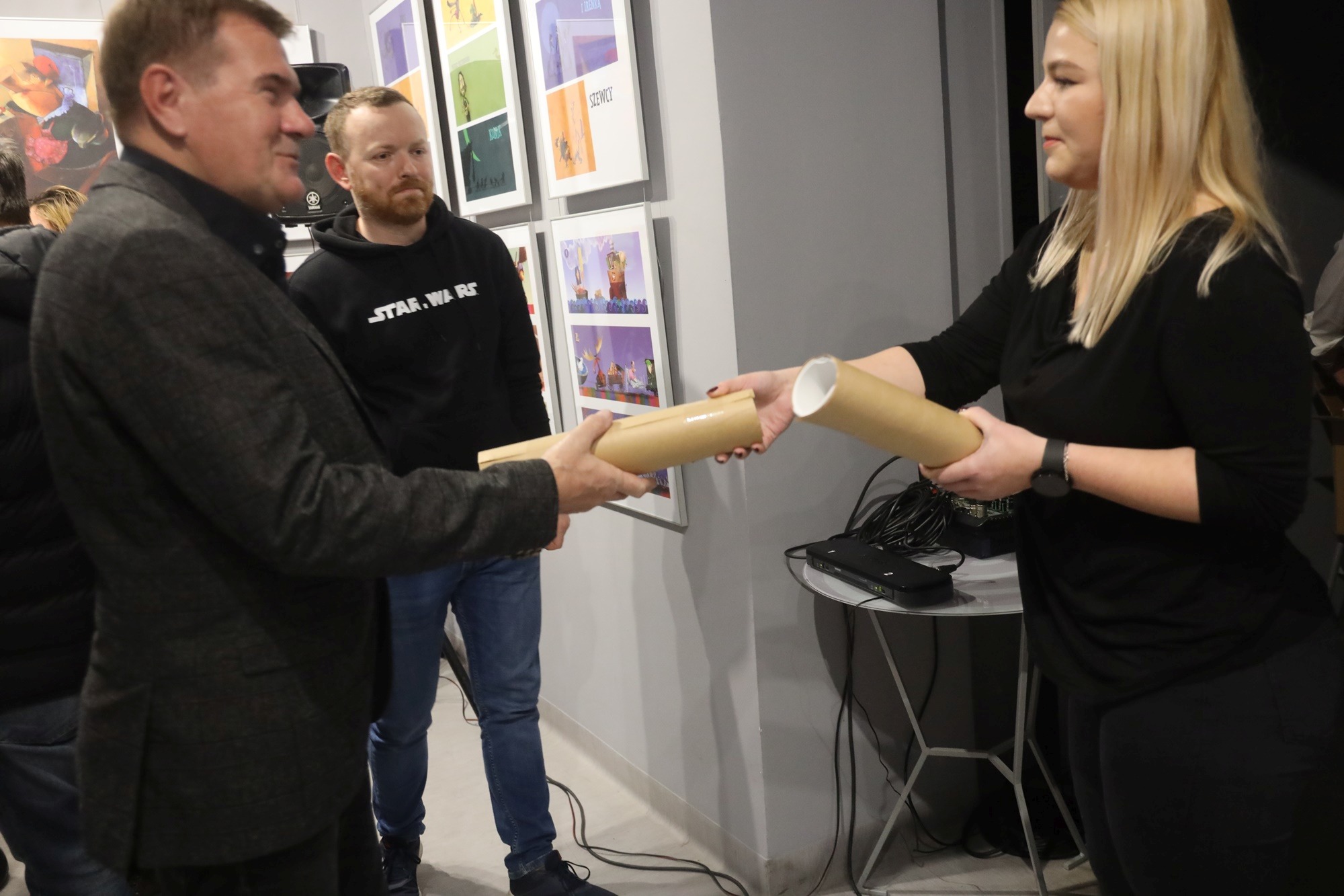 Kalendarz Satyrykonu na rok 2023 trafił do rąk legniczan