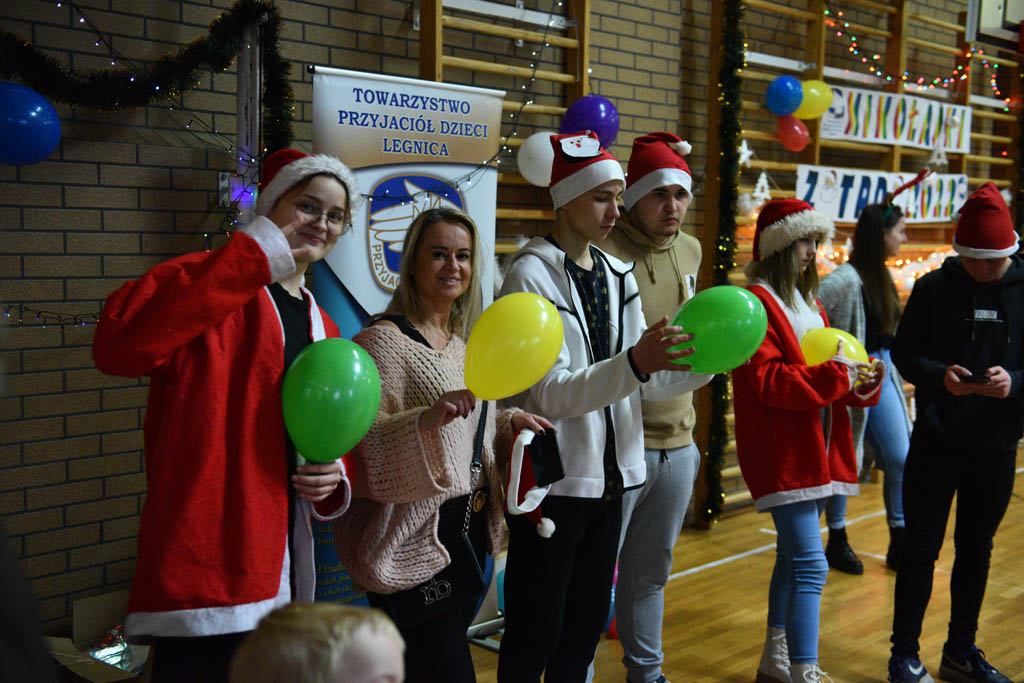 Zabawa mikołajkowa TPD i prezenty dla kolejnych dzieci