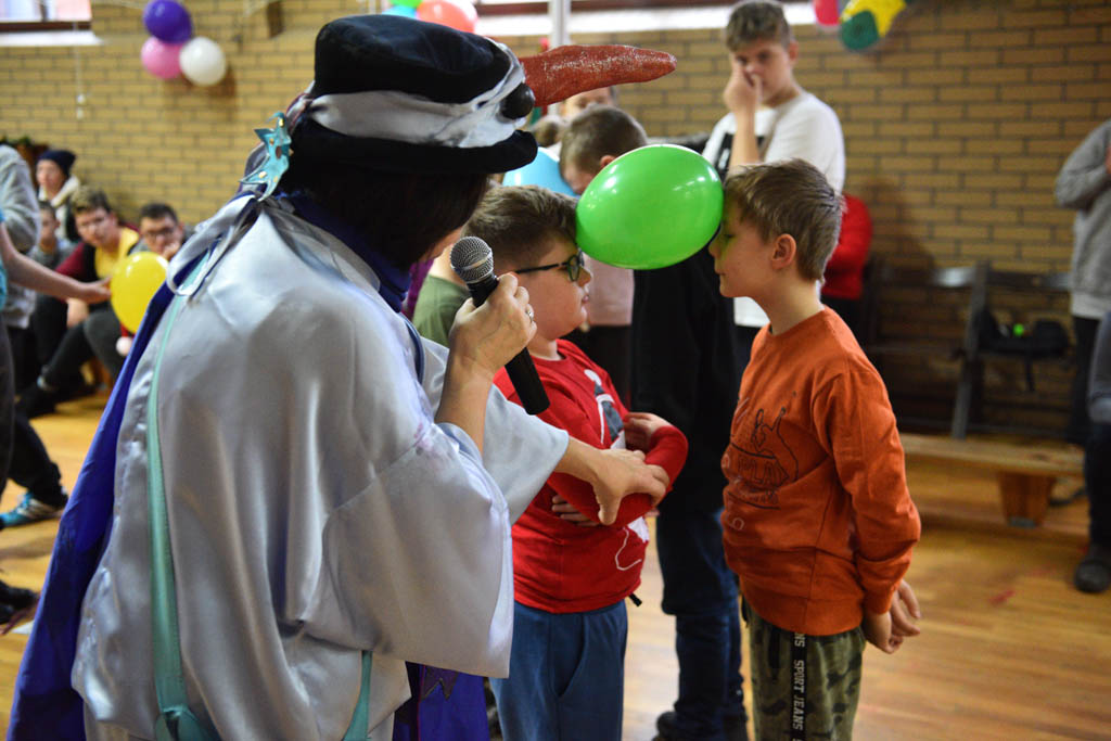 Zabawa mikołajkowa TPD i prezenty dla kolejnych dzieci