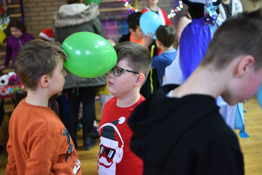 Zabawa mikołajkowa TPD i prezenty dla kolejnych dzieci