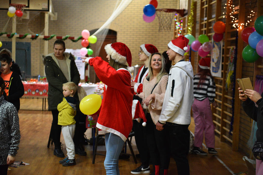 Zabawa mikołajkowa TPD i prezenty dla kolejnych dzieci