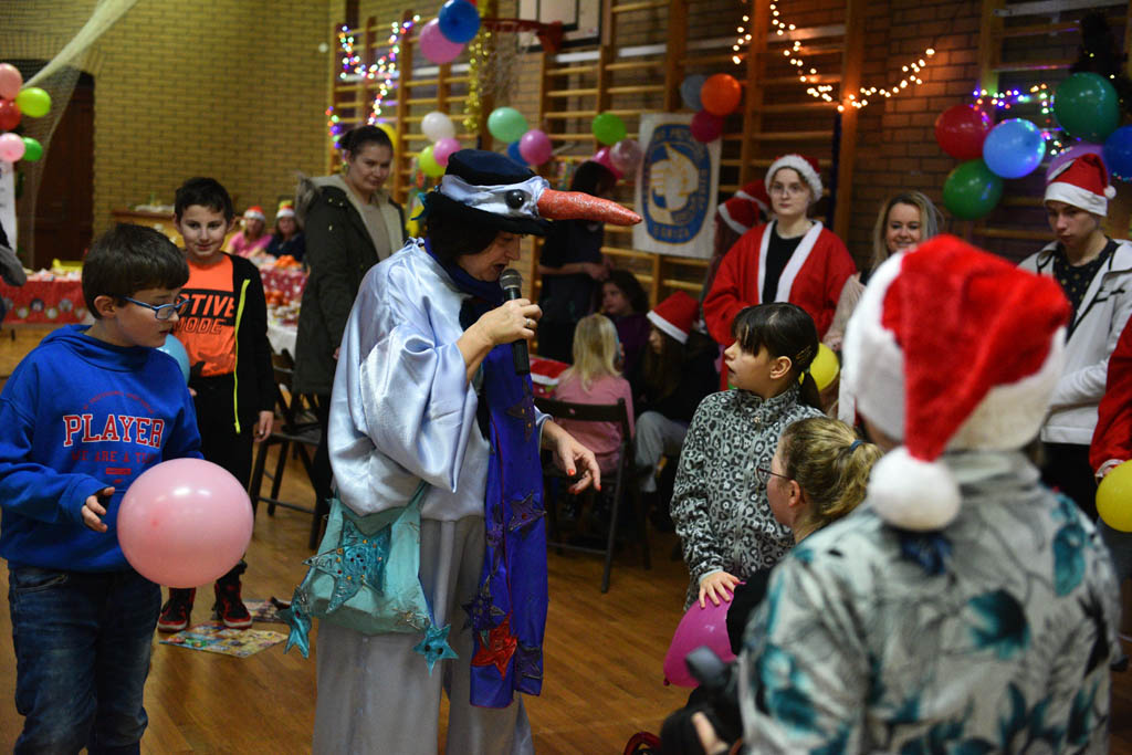 Zabawa mikołajkowa TPD i prezenty dla kolejnych dzieci