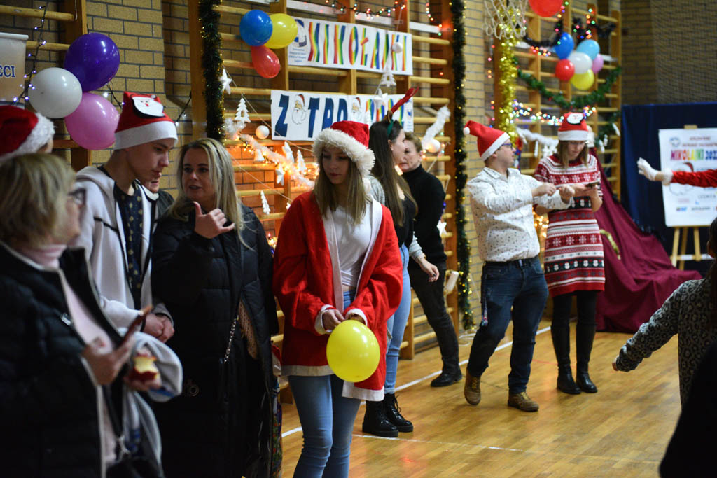 Zabawa mikołajkowa TPD i prezenty dla kolejnych dzieci