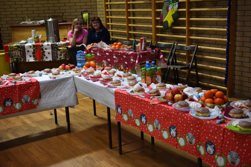 Zabawa mikołajkowa TPD i prezenty dla kolejnych dzieci