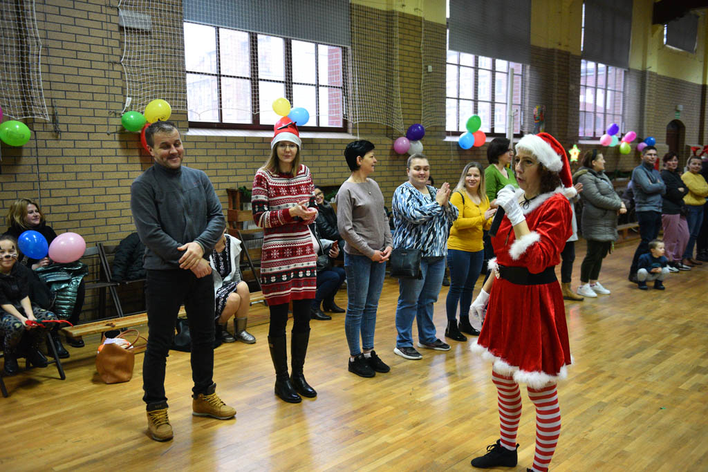 Zabawa mikołajkowa TPD i prezenty dla kolejnych dzieci