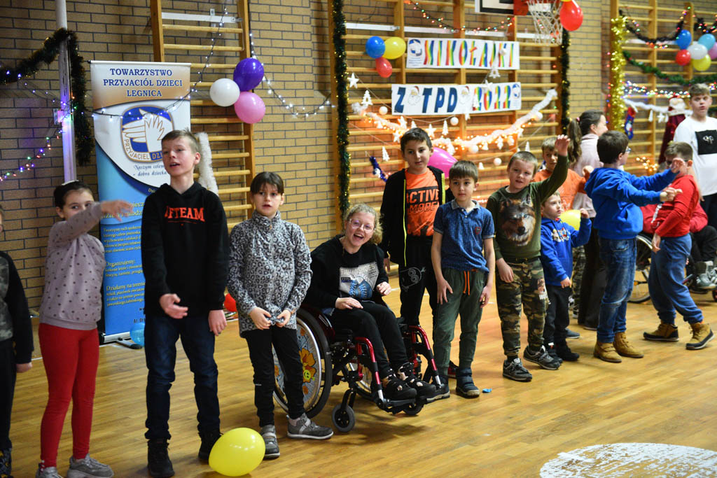 Zabawa mikołajkowa TPD i prezenty dla kolejnych dzieci