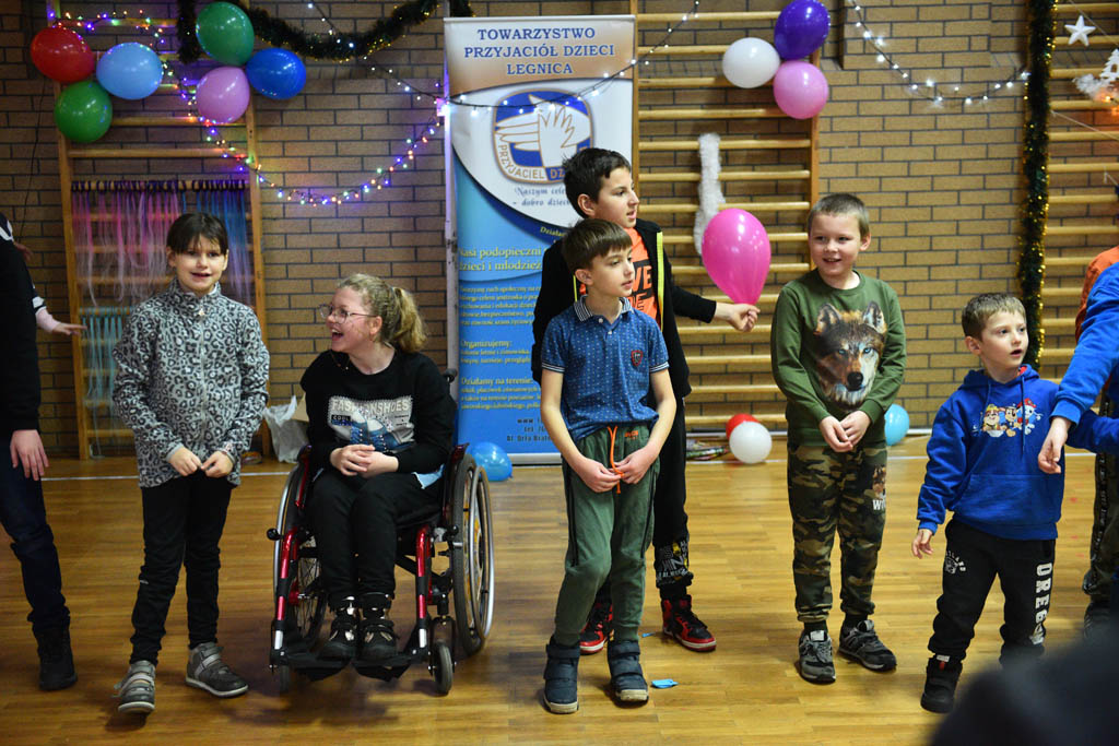 Zabawa mikołajkowa TPD i prezenty dla kolejnych dzieci