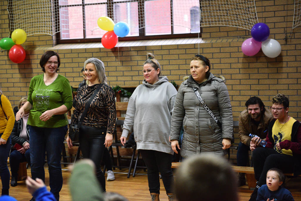 Zabawa mikołajkowa TPD i prezenty dla kolejnych dzieci