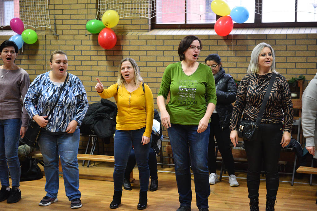 Zabawa mikołajkowa TPD i prezenty dla kolejnych dzieci