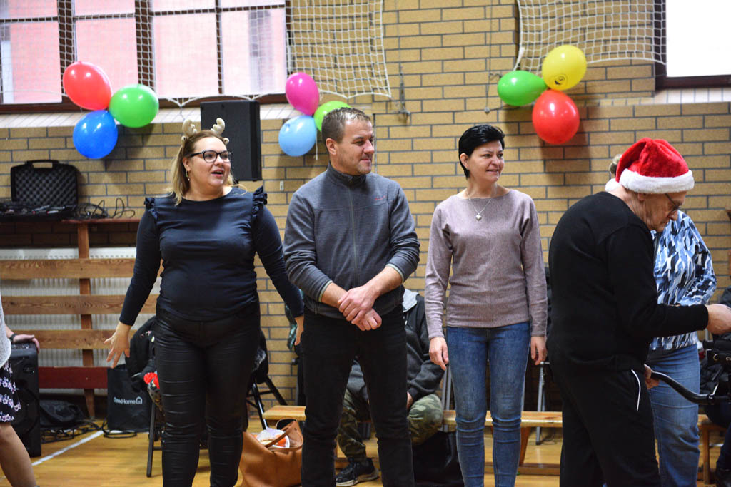 Zabawa mikołajkowa TPD i prezenty dla kolejnych dzieci