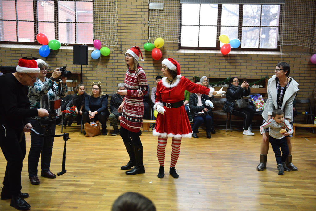 Zabawa mikołajkowa TPD i prezenty dla kolejnych dzieci