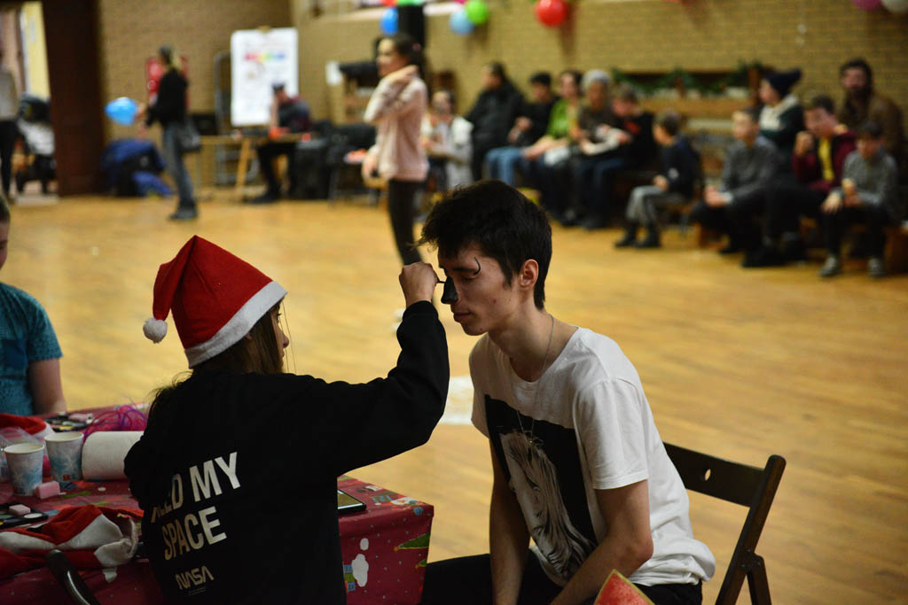 Zabawa mikołajkowa TPD i prezenty dla kolejnych dzieci