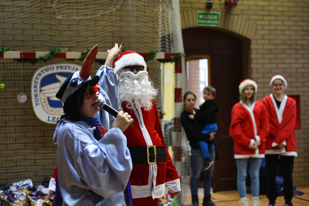 Zabawa mikołajkowa TPD i prezenty dla kolejnych dzieci