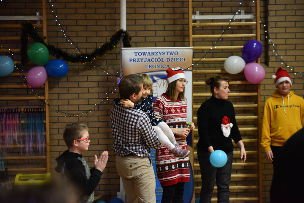 Zabawa mikołajkowa TPD i prezenty dla kolejnych dzieci