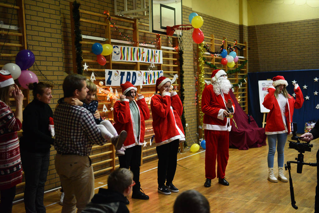 Zabawa mikołajkowa TPD i prezenty dla kolejnych dzieci