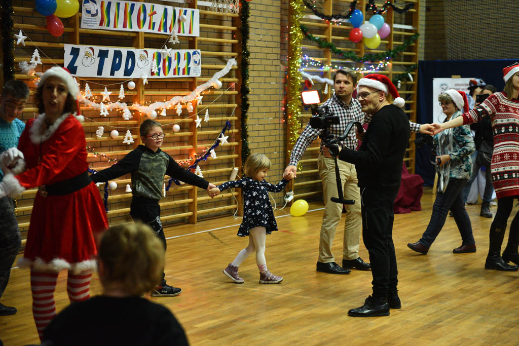 Zabawa mikołajkowa TPD i prezenty dla kolejnych dzieci