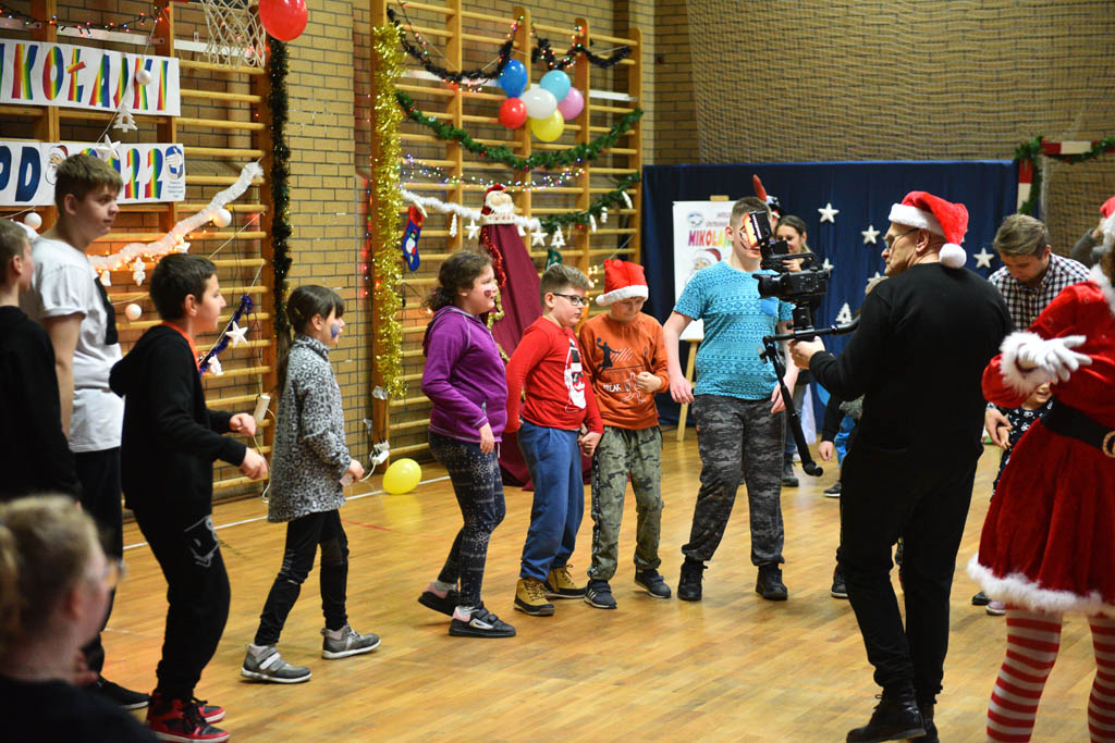 Zabawa mikołajkowa TPD i prezenty dla kolejnych dzieci