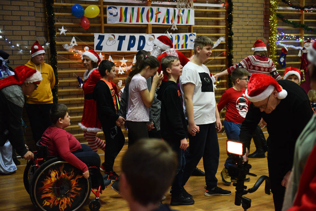 Zabawa mikołajkowa TPD i prezenty dla kolejnych dzieci