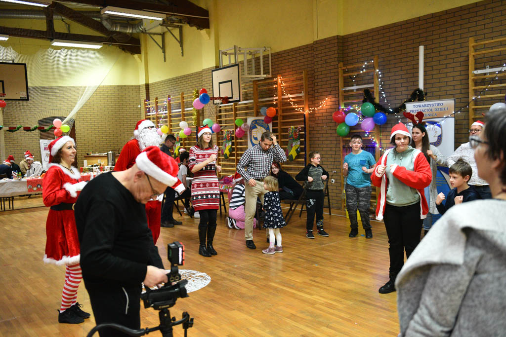 Zabawa mikołajkowa TPD i prezenty dla kolejnych dzieci