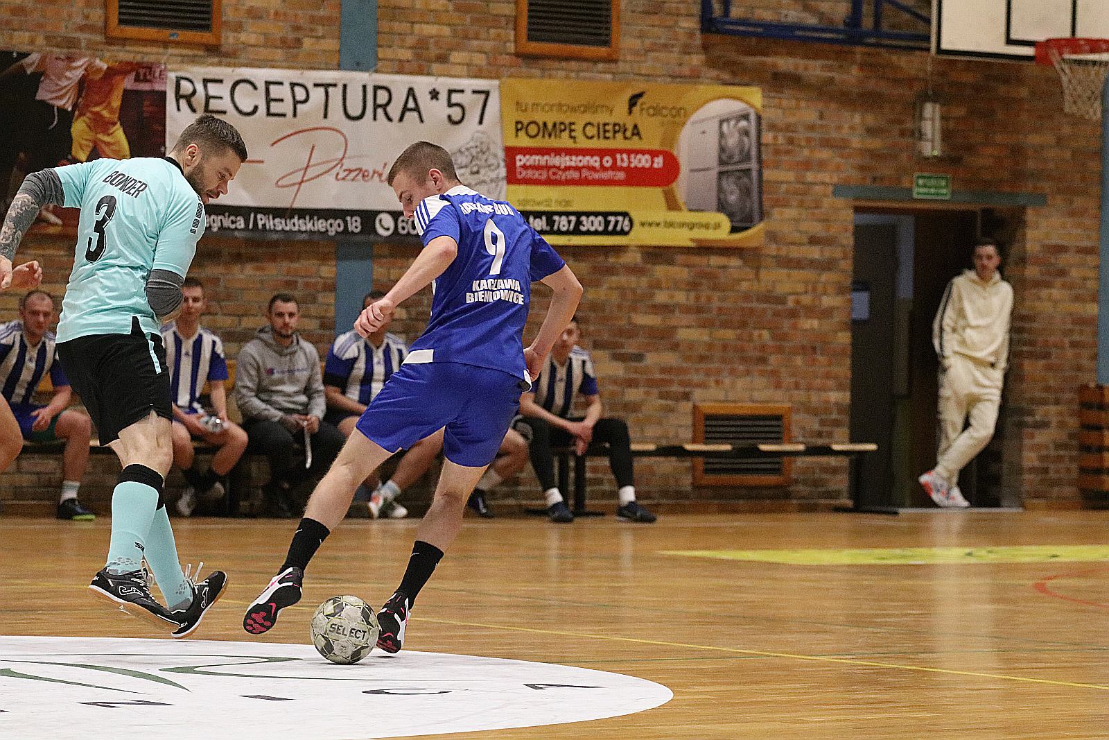 4. kolejka Legnickiej Ligi Halowej. Liderzy nie zwalniają