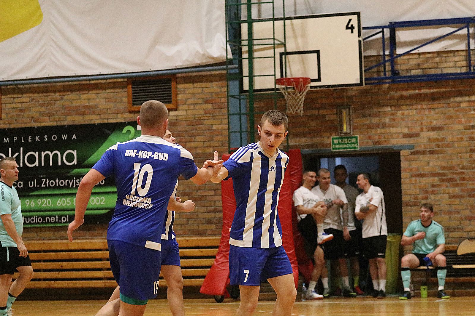 4. kolejka Legnickiej Ligi Halowej. Liderzy nie zwalniają