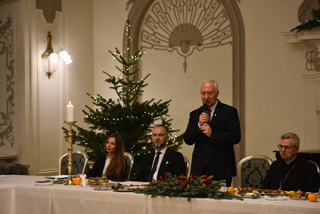 Dziesięć narodowości zasiadło przy wspólnym wigilijnym stole