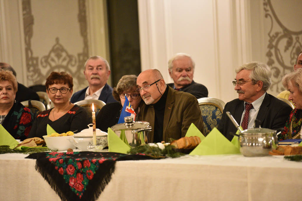 Dziesięć narodowości zasiadło przy wspólnym wigilijnym stole
