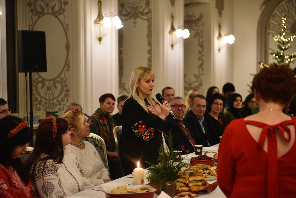 Dziesięć narodowości zasiadło przy wspólnym wigilijnym stole