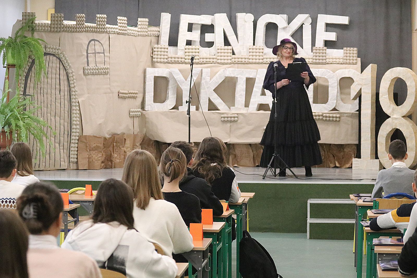 W Szkole Podstawowej nr 16 odbyło się Legnickie Dyktando