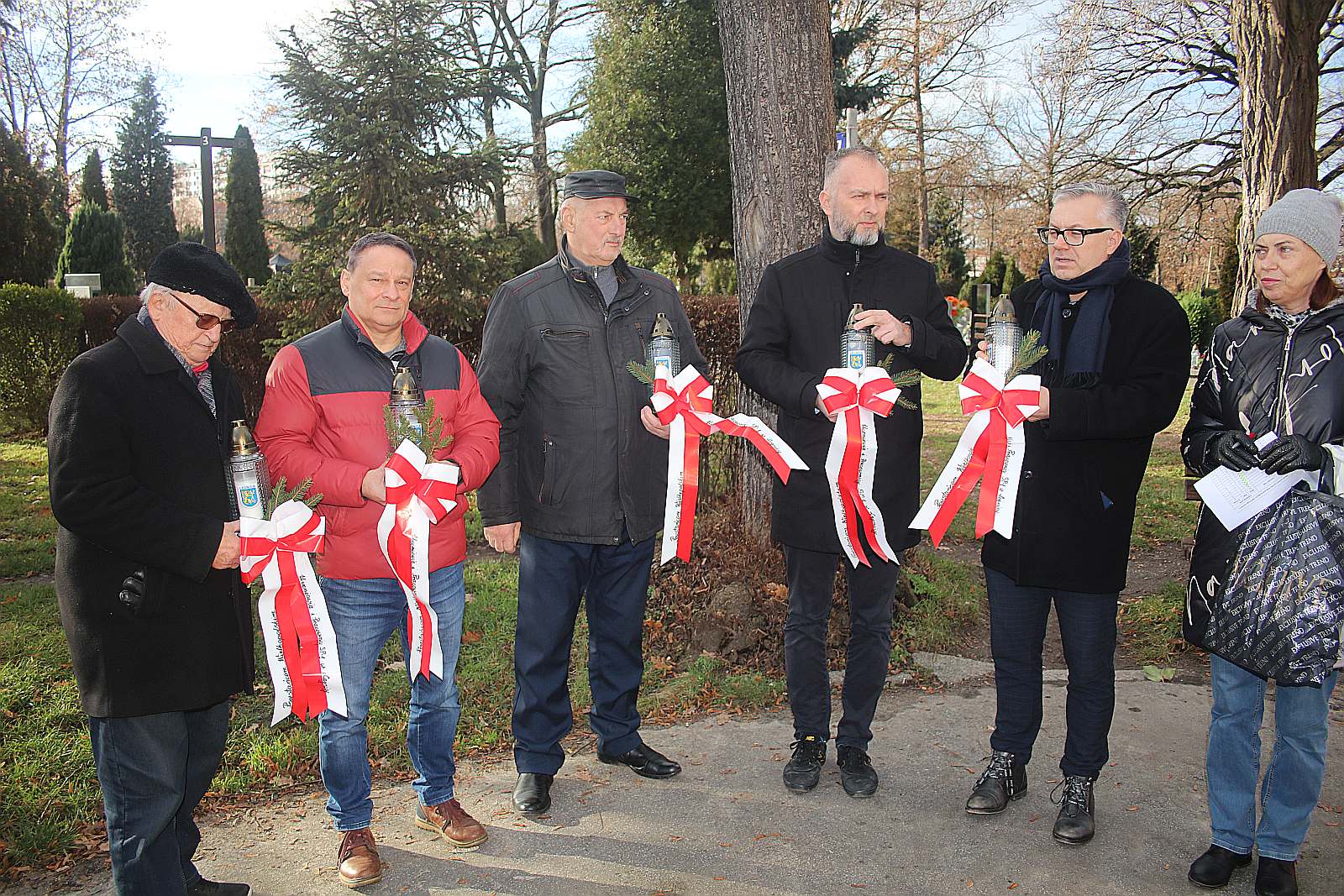 Zapłonęły znicze na grobach powstańców wielkopolskich