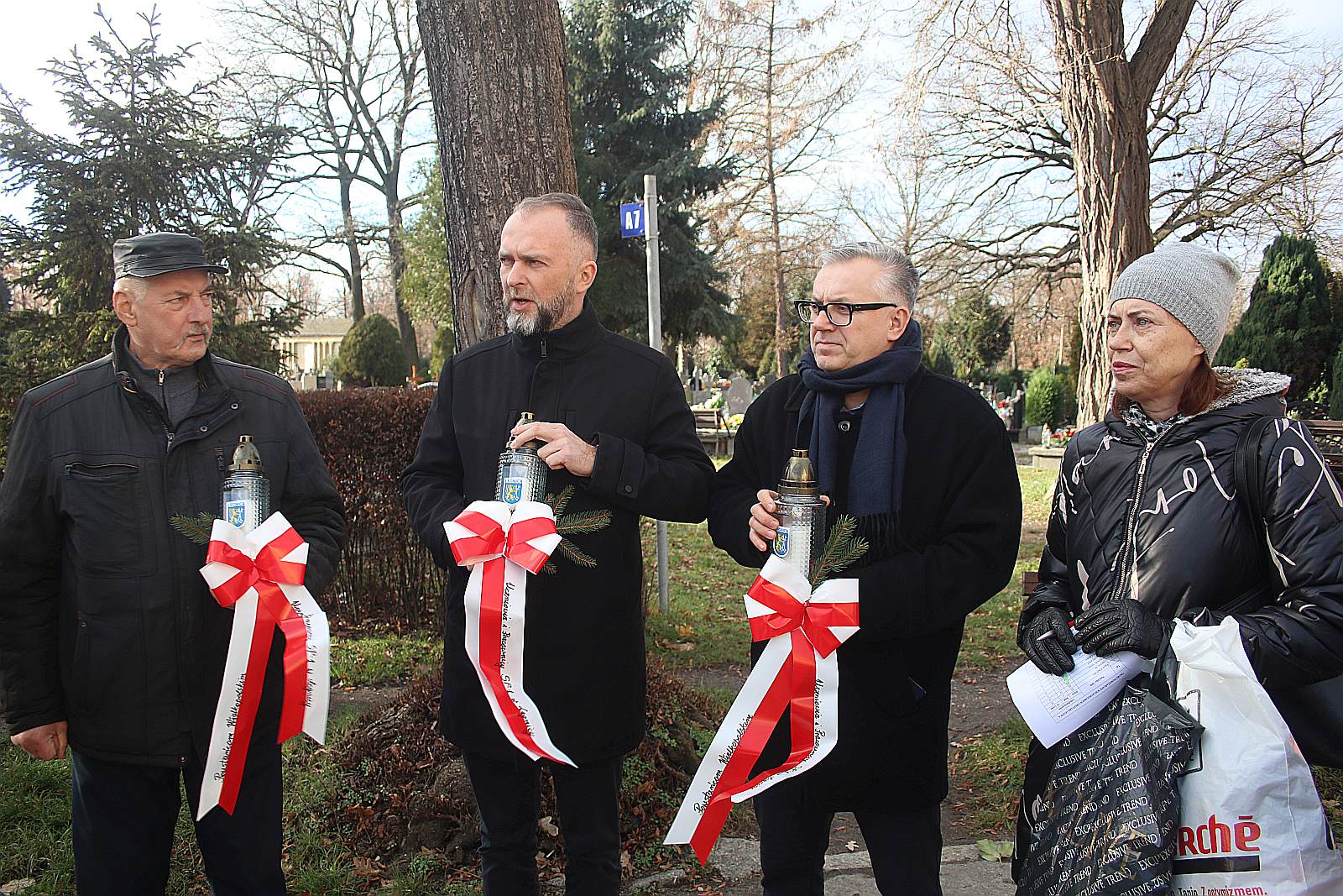 Zapłonęły znicze na grobach powstańców wielkopolskich