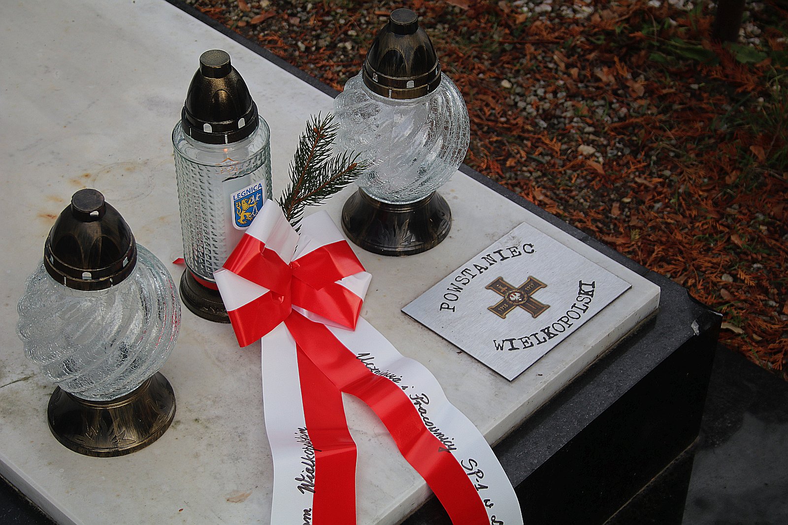 Zapłonęły znicze na grobach powstańców wielkopolskich