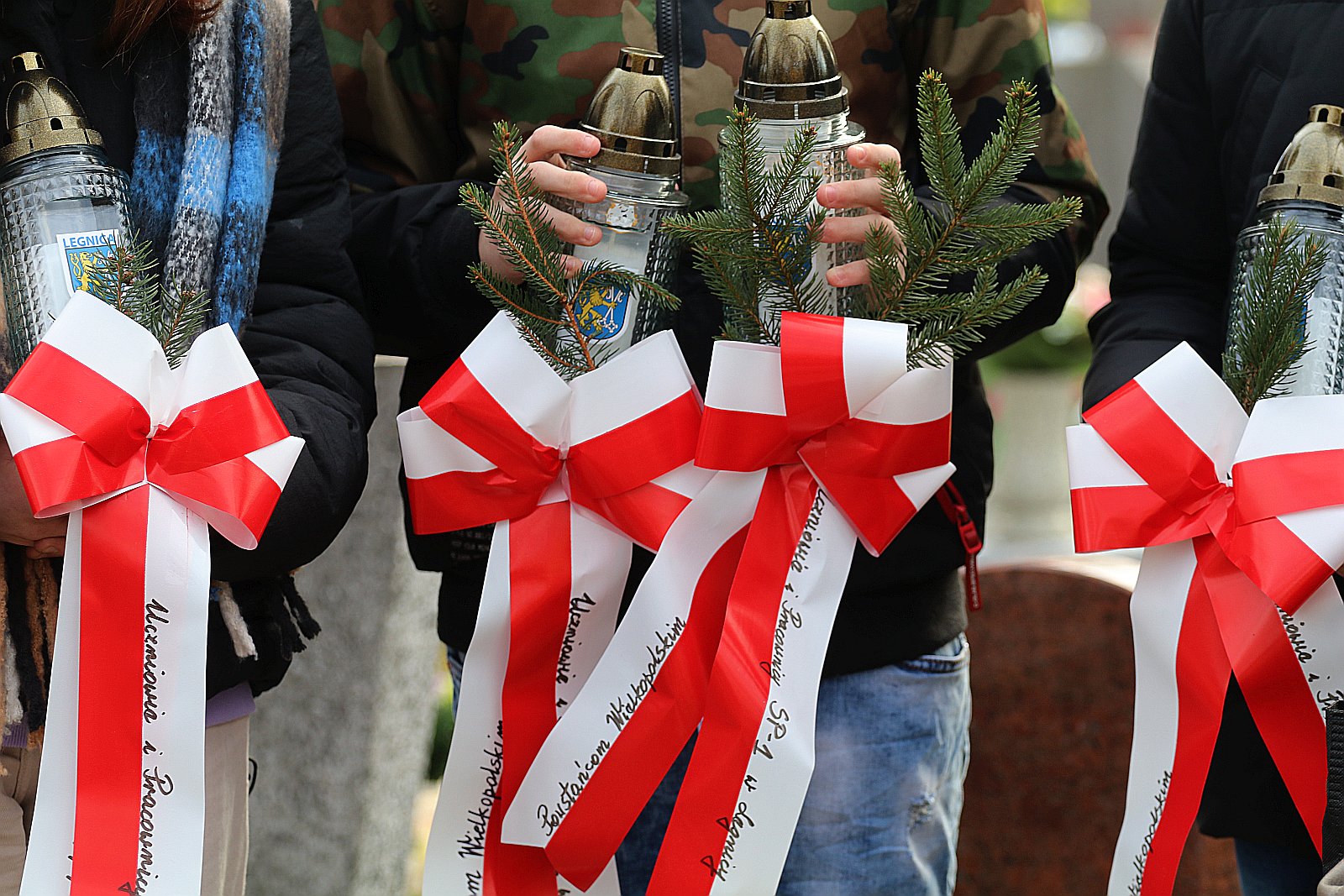 Zapłonęły znicze na grobach powstańców wielkopolskich