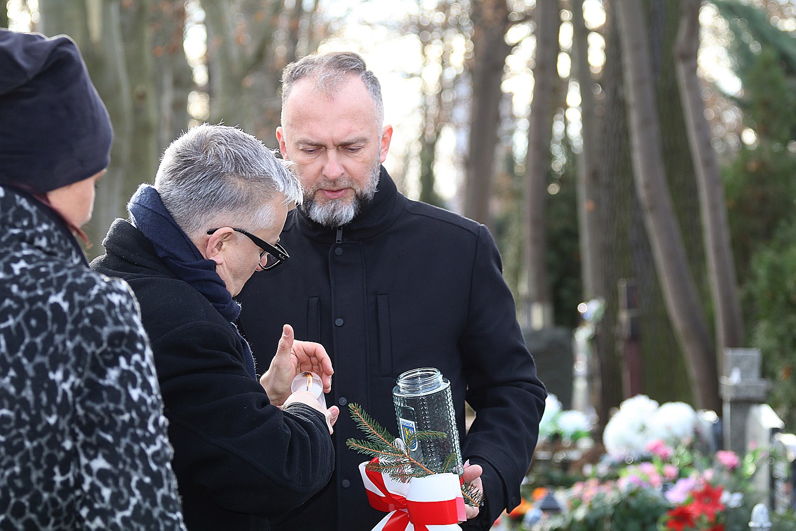Zapłonęły znicze na grobach powstańców wielkopolskich