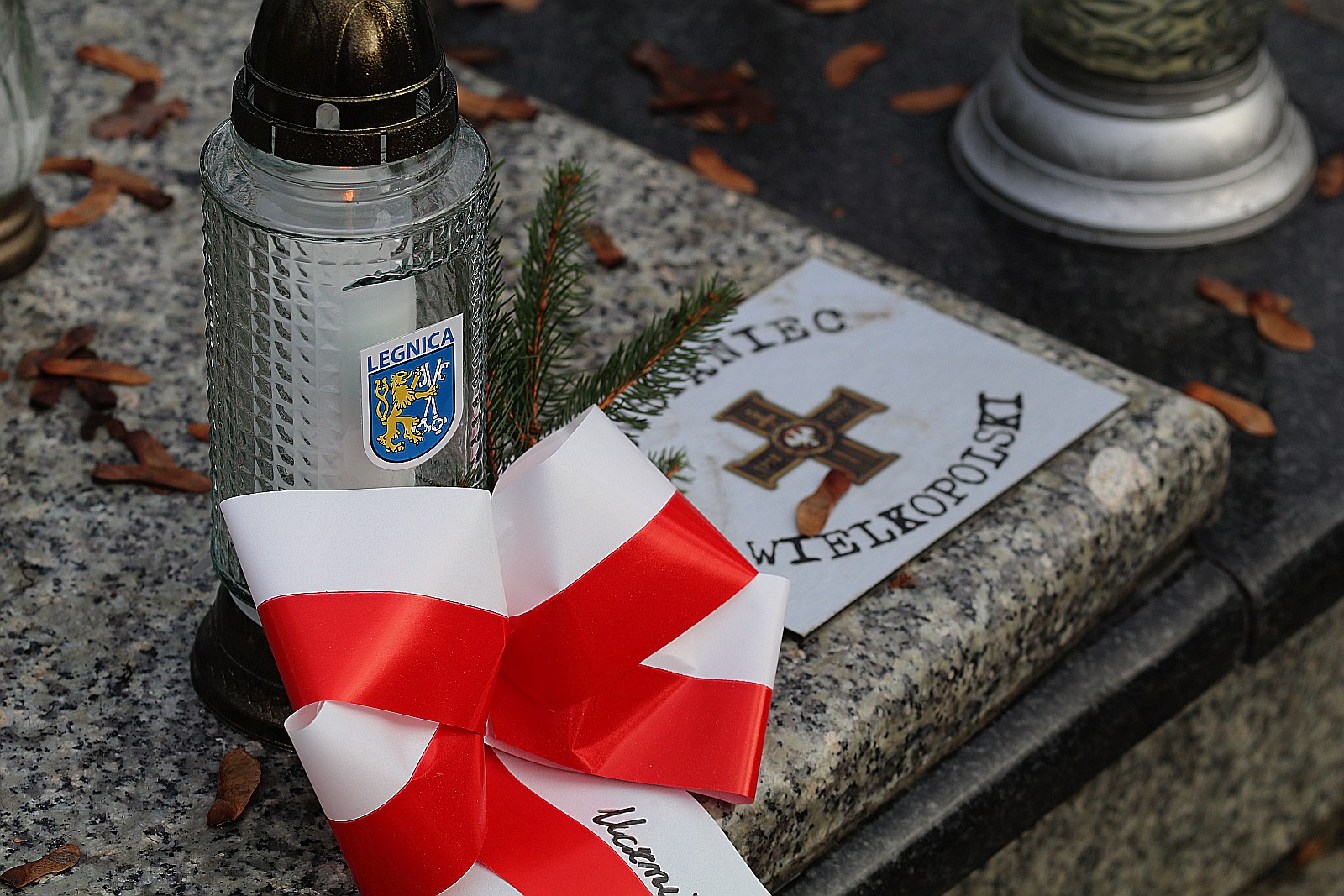 Zapłonęły znicze na grobach powstańców wielkopolskich