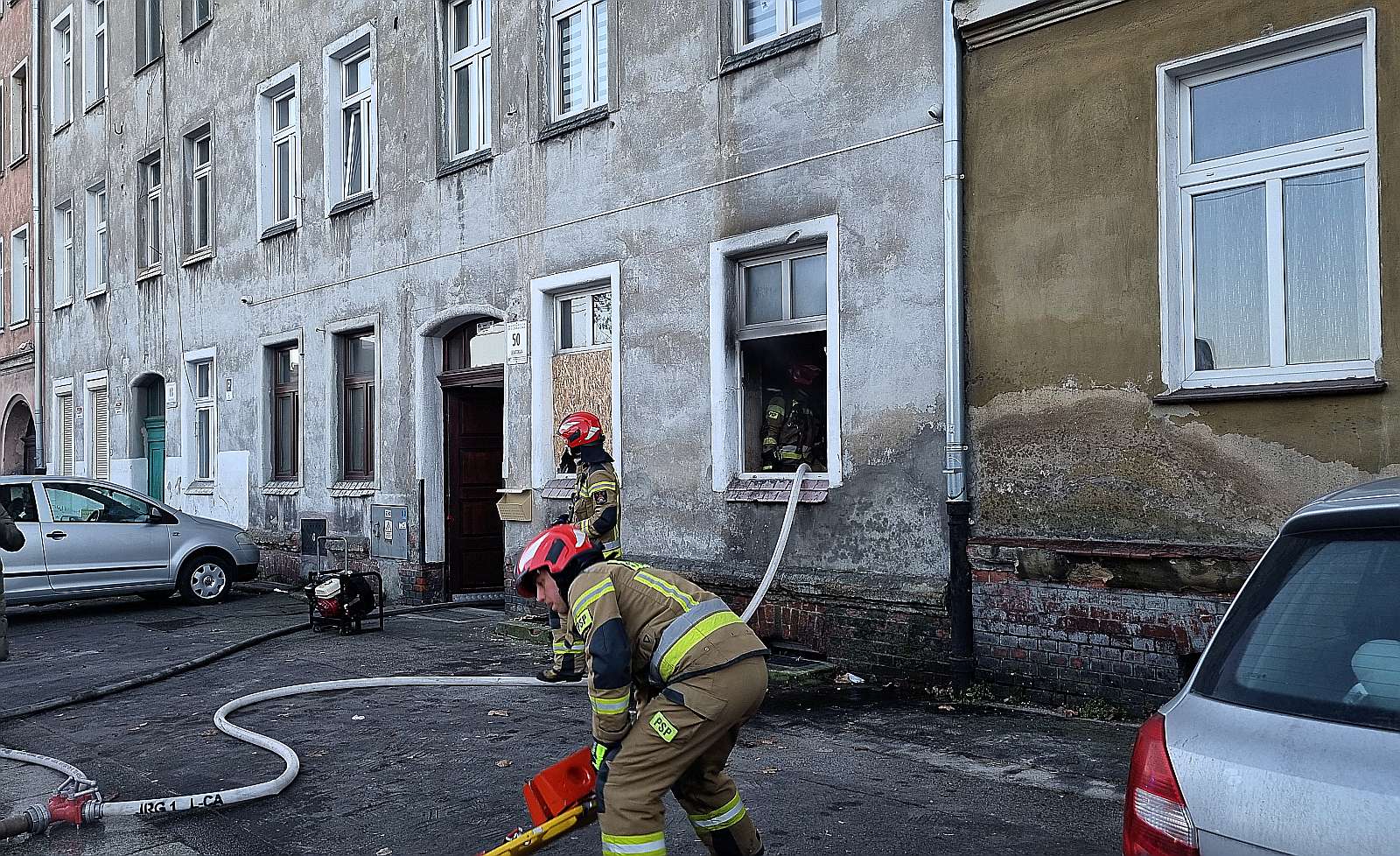 Przy ulicy Senatorskiej paliło się mieszkanie