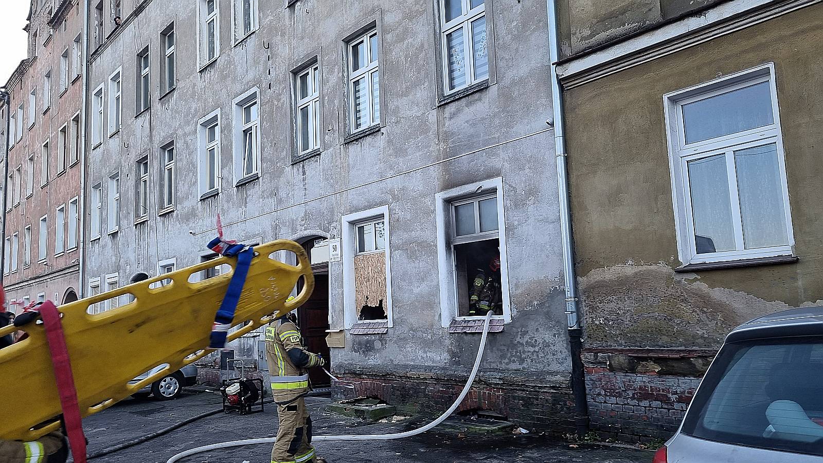 Przy ulicy Senatorskiej paliło się mieszkanie