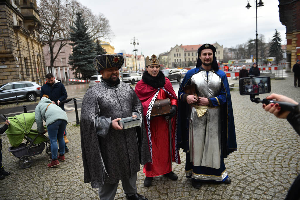 Ulicami Legnicy przeszedł Orszak Trzech Króli