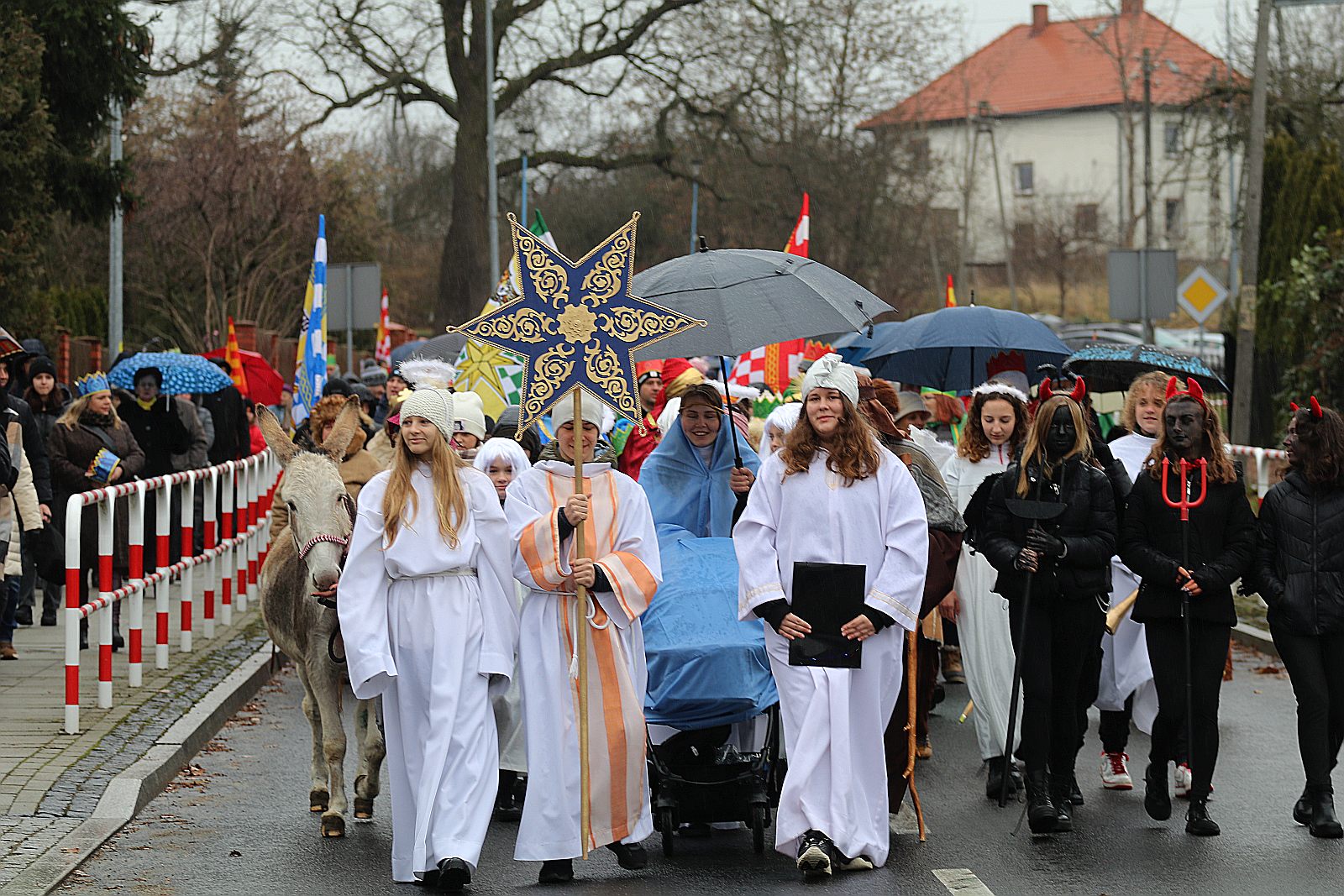 Orszak Trzech Króli w Prochowicach jak zawsze liczny