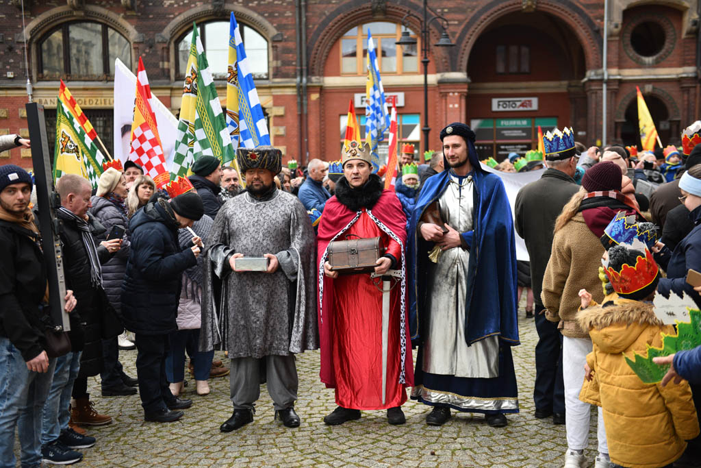Ulicami Legnicy przeszedł Orszak Trzech Króli