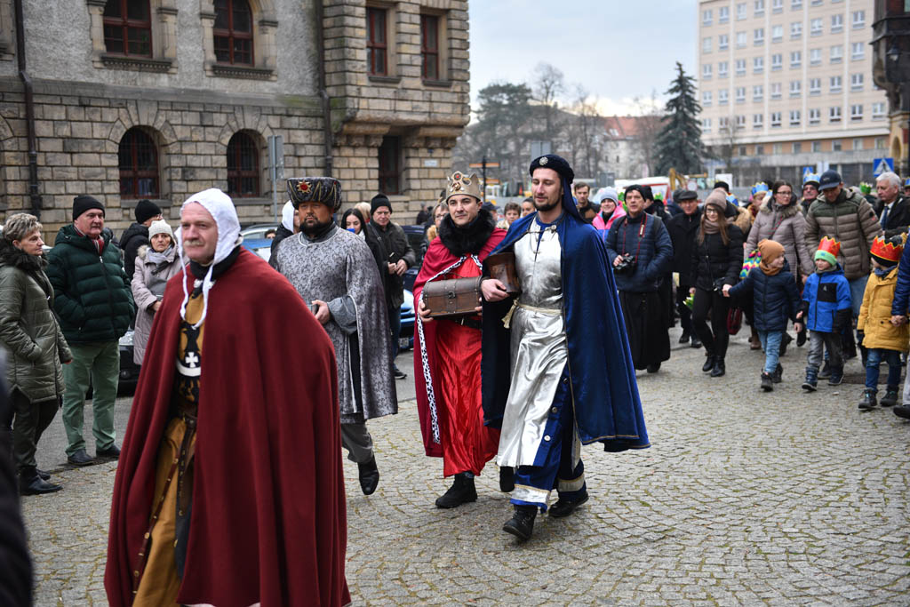 Ulicami Legnicy przeszedł Orszak Trzech Króli