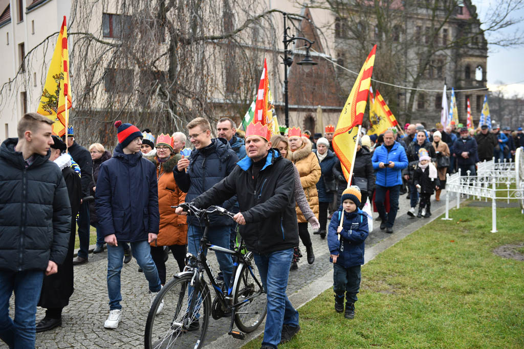 Ulicami Legnicy przeszedł Orszak Trzech Króli