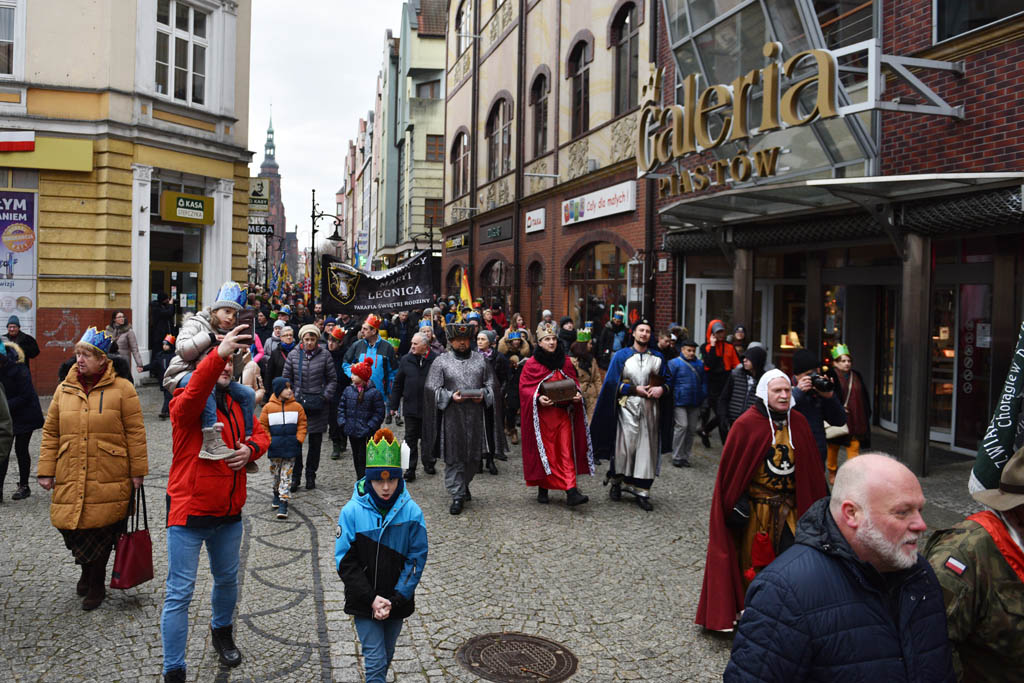 Ulicami Legnicy przeszedł Orszak Trzech Króli