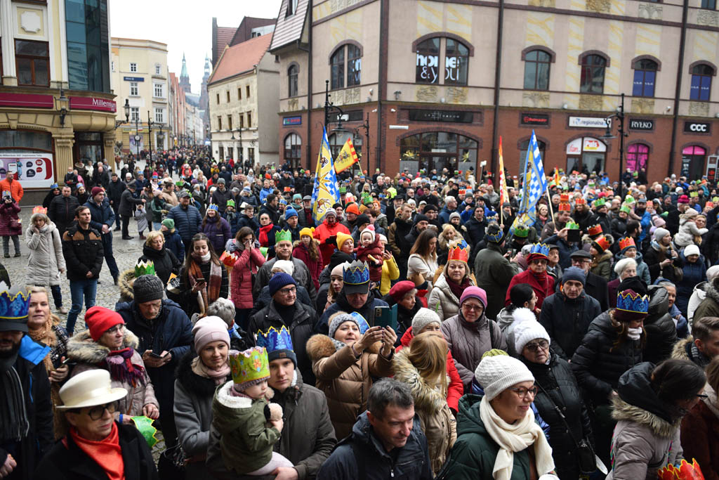 Ulicami Legnicy przeszedł Orszak Trzech Króli