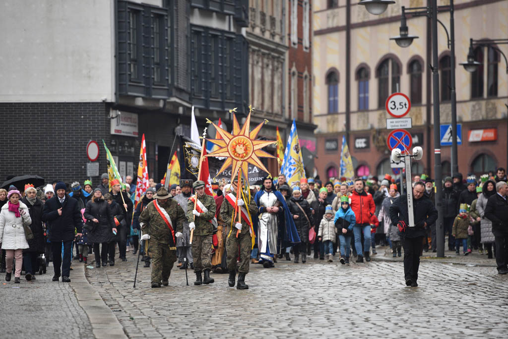 Ulicami Legnicy przeszedł Orszak Trzech Króli