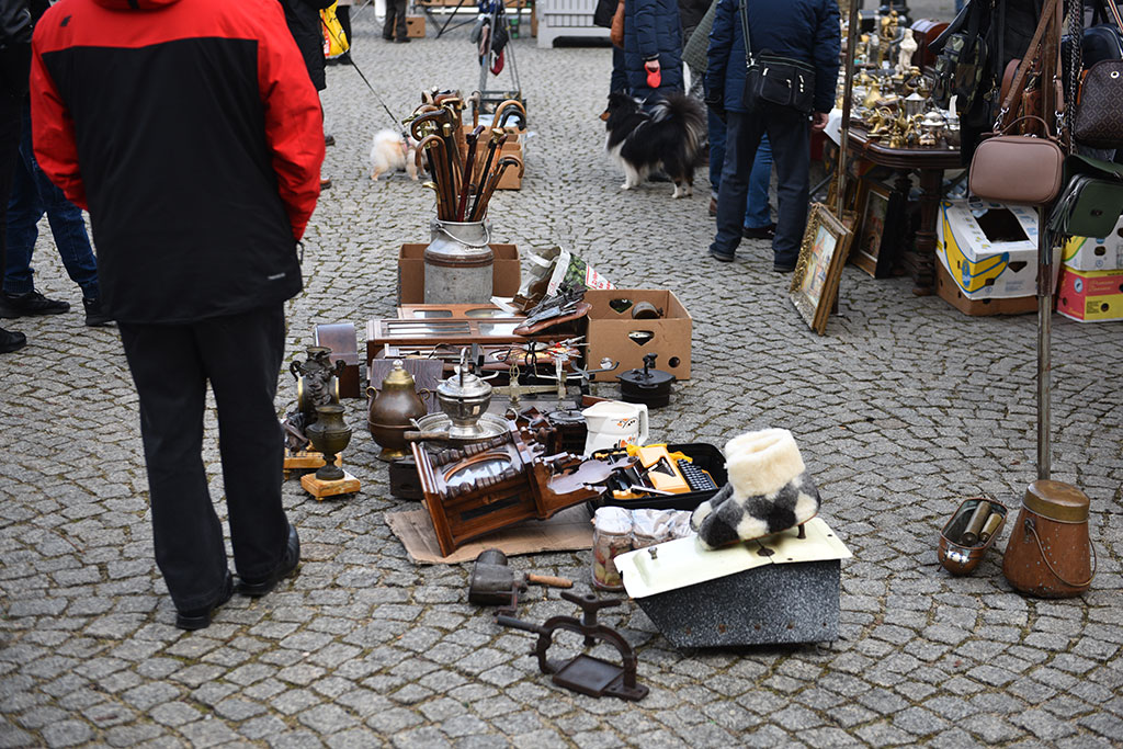 Czego nie znajdziesz w sklepie, kupisz na jarmarku staroci