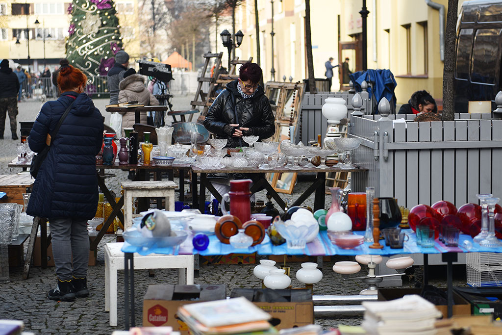 Czego nie znajdziesz w sklepie, kupisz na jarmarku staroci